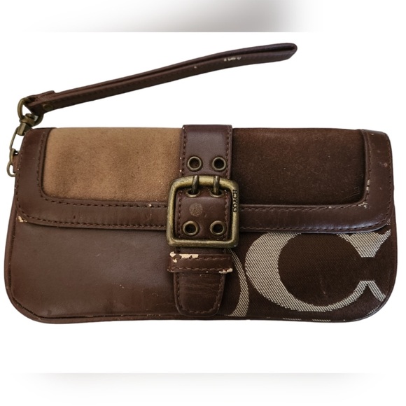 Coach Accessories - COACH WRISTLET LG PATCHWORK 🤎